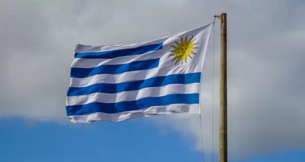 El D�a de la Bandera en Uruguay combina escuela, historia, familia y memoria nacional.