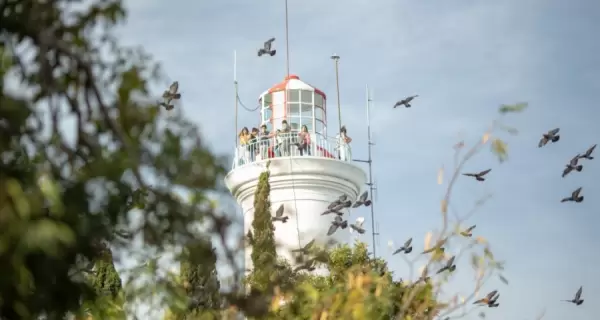 El Faro de Colonia y los alrededores del r�o son parte clave de la escapada.
