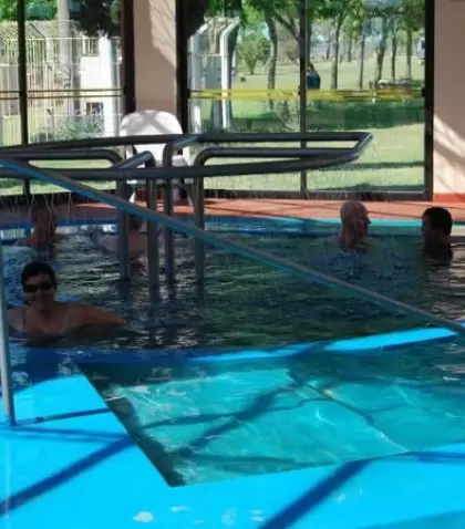 Si la idea es descansar, leer y pasar tiempo en el agua, las termas luego del receso son el destino indicado.